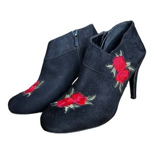 Impo Black Dress Suede High Heel Ankle Boot Size 8.5M Tanicia with Red Flowers